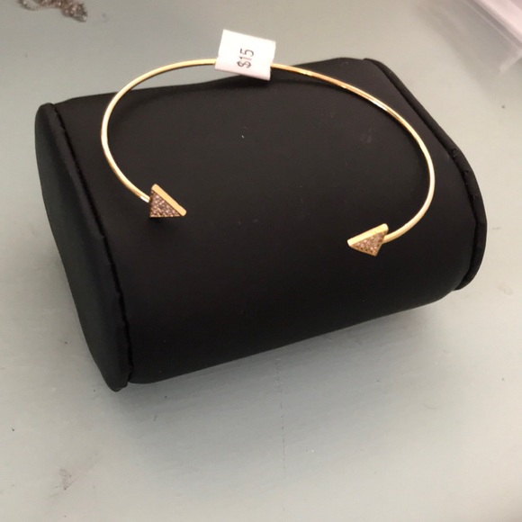 Jewelry - 🆕! Arrow Bangle